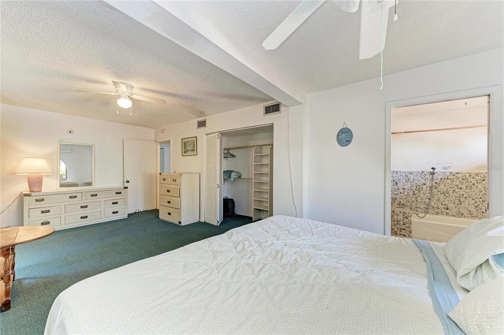 For Sale: $1,100,000 (2 beds, 2 baths, 1720 Square Feet)