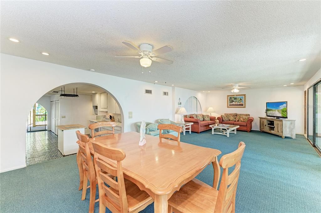 For Sale: $1,100,000 (2 beds, 2 baths, 1720 Square Feet)