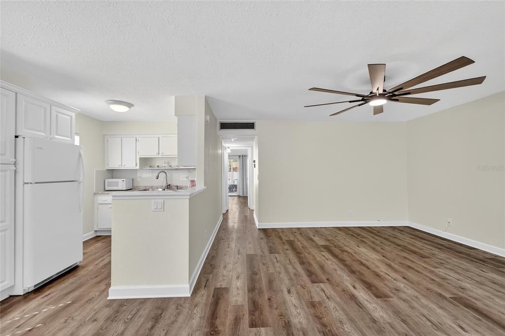 待售: $145,000 (2 贝兹, 2 浴室, 1104 平方英尺)