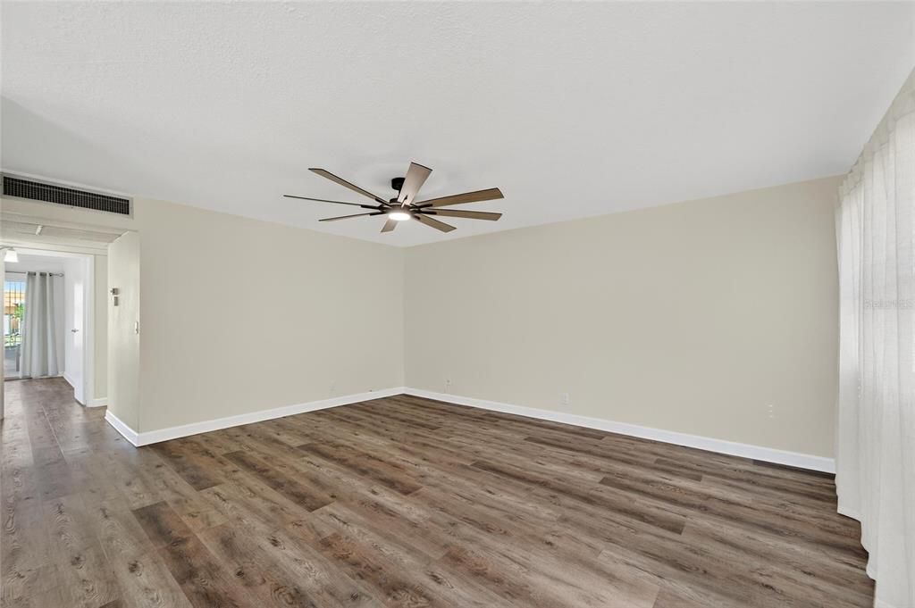 待售: $145,000 (2 贝兹, 2 浴室, 1104 平方英尺)