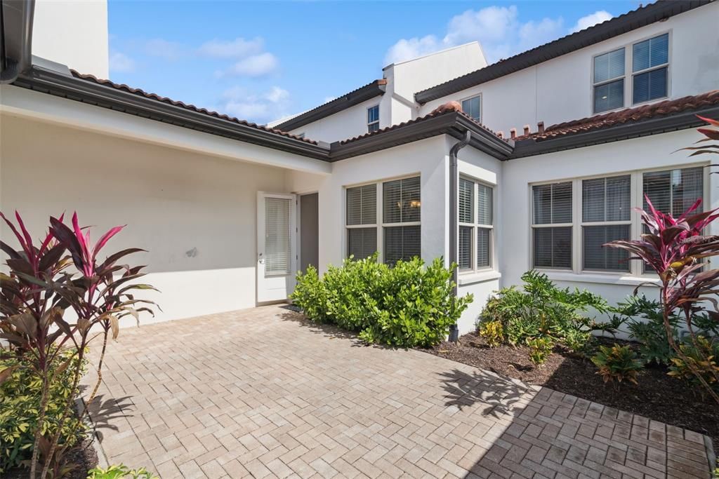 For Rent: $3,000 (3 beds, 2 baths, 2103 Square Feet)