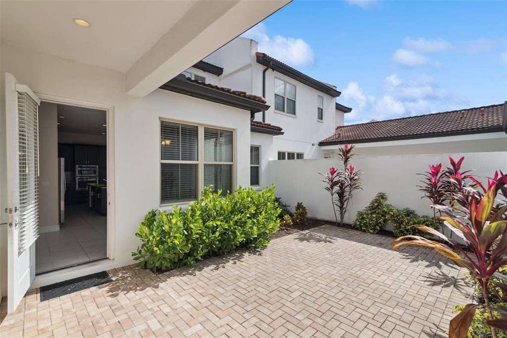 For Rent: $3,000 (3 beds, 2 baths, 2103 Square Feet)