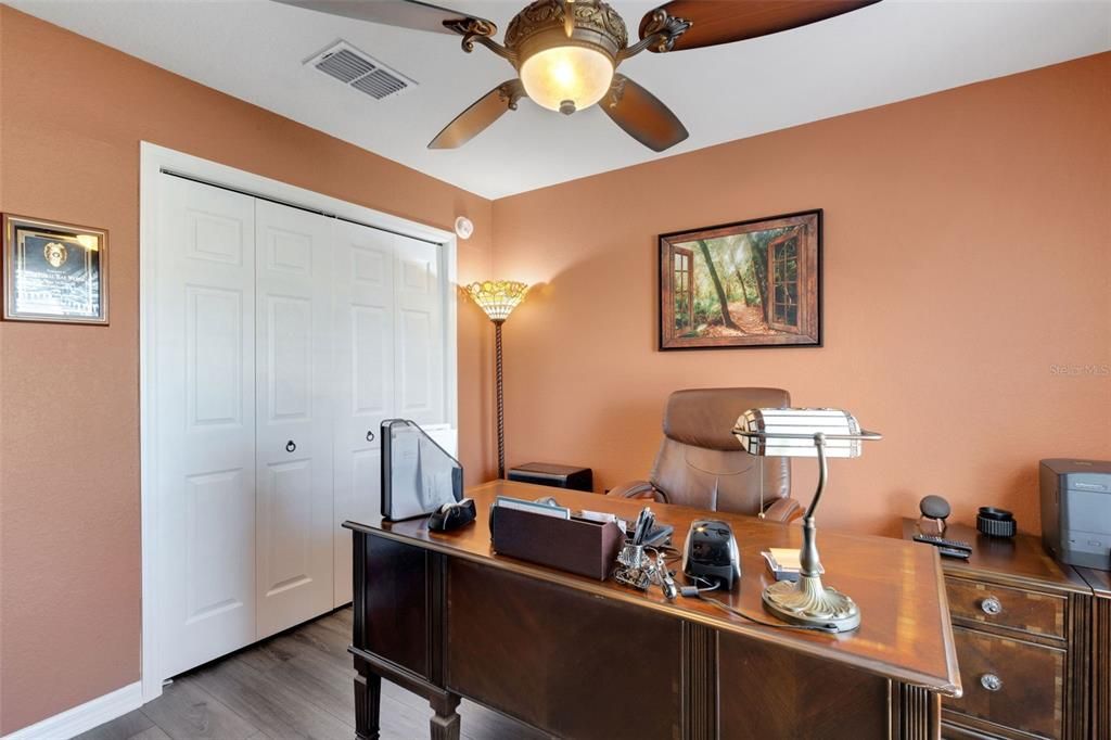 待售: $399,900 (4 贝兹, 2 浴室, 2004 平方英尺)