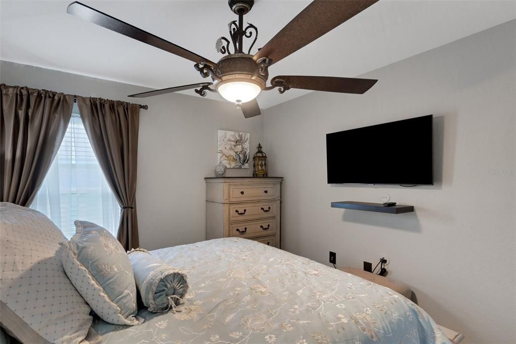 待售: $399,900 (4 贝兹, 2 浴室, 2004 平方英尺)