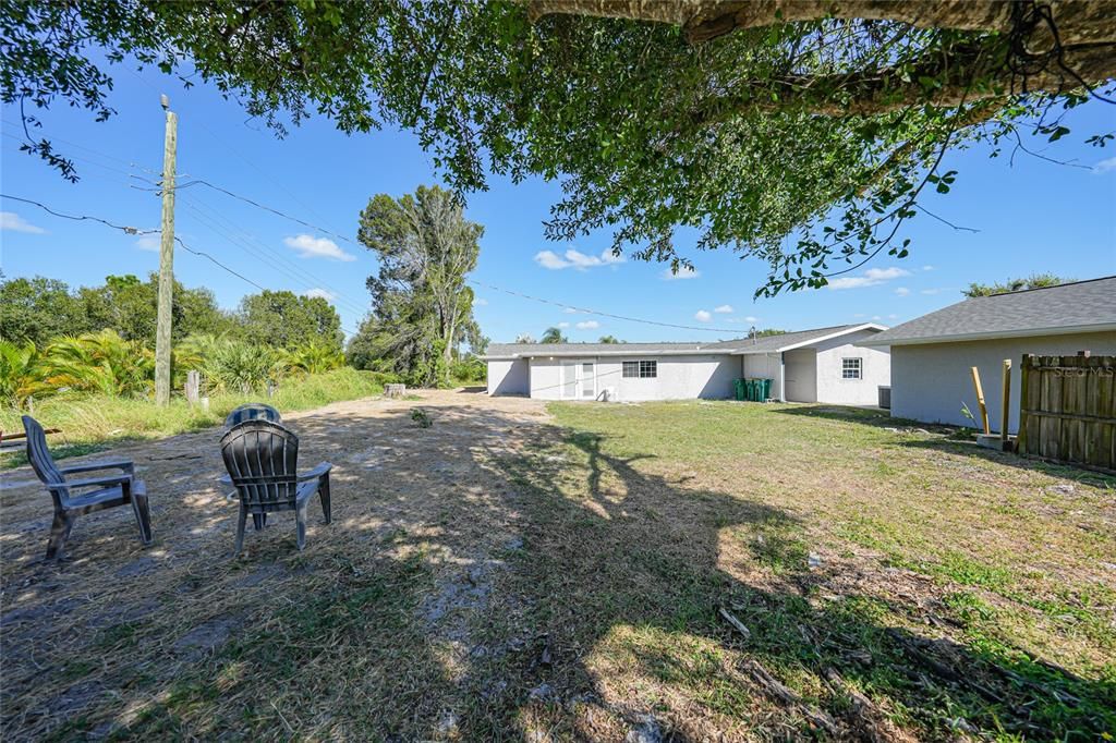 合同活跃: $379,000 (4 贝兹, 3 浴室, 2554 平方英尺)