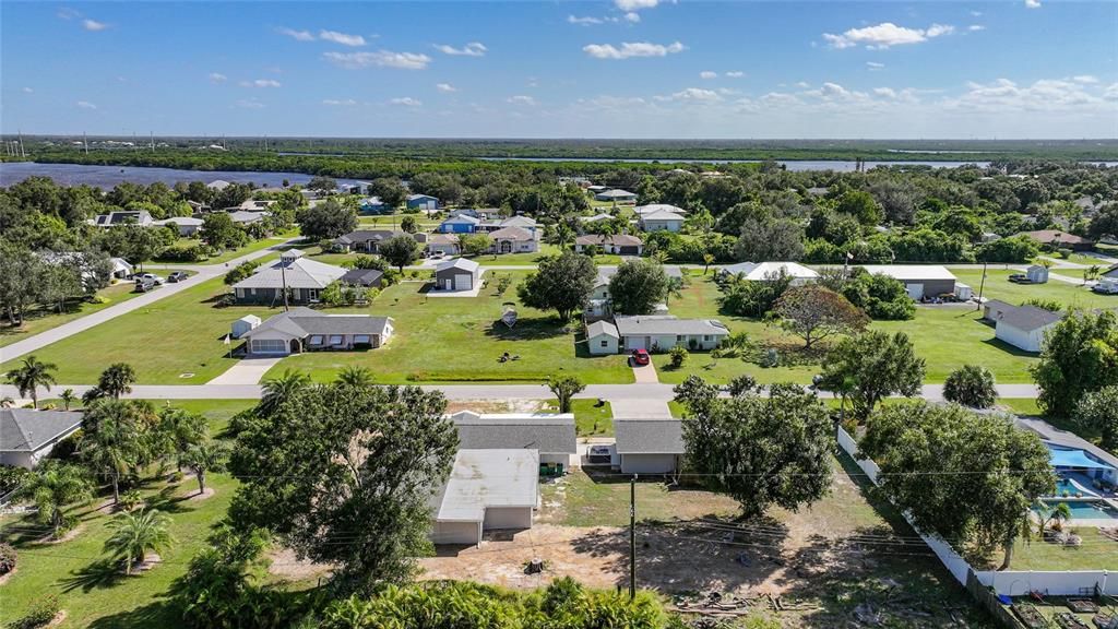 合同活跃: $379,000 (4 贝兹, 3 浴室, 2554 平方英尺)