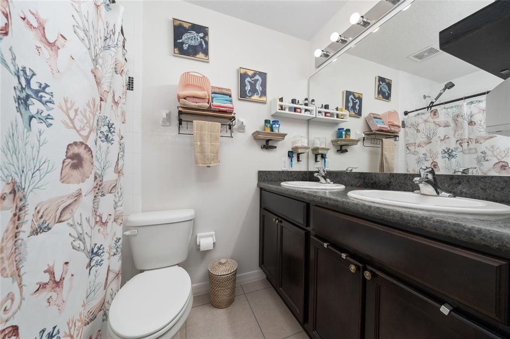 En Venta: $379,990 (4 camas, 2 baños, 1414 Pies cuadrados)