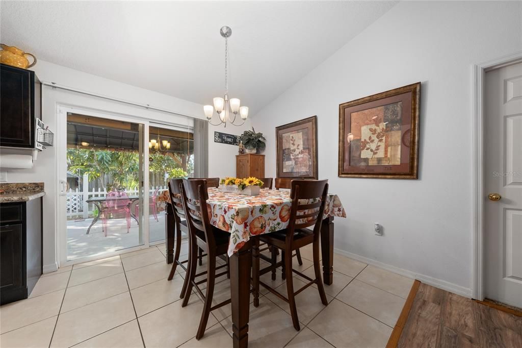 En Venta: $379,990 (4 camas, 2 baños, 1414 Pies cuadrados)