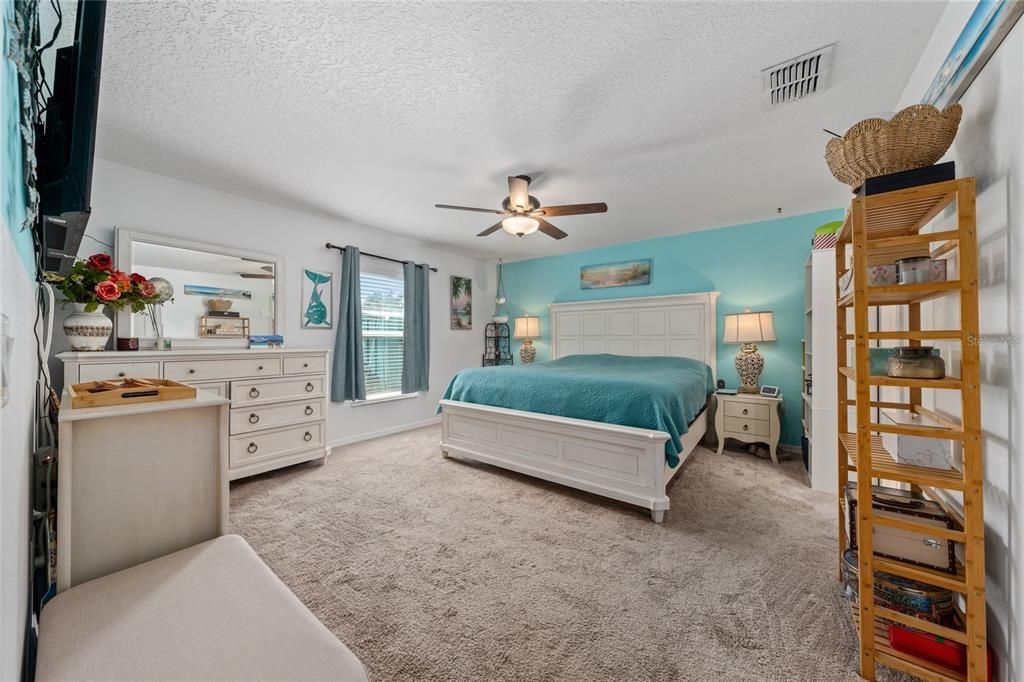 En Venta: $379,990 (4 camas, 2 baños, 1414 Pies cuadrados)