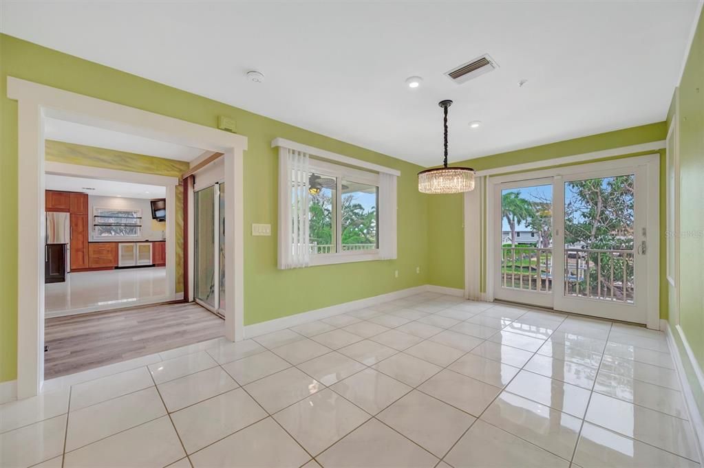 出租: $10,000 (6 贝兹, 5 浴室, 4676 平方英尺)