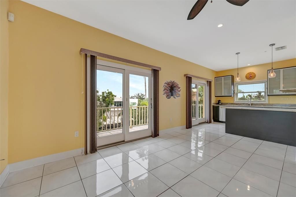 出租: $10,000 (6 贝兹, 5 浴室, 4676 平方英尺)