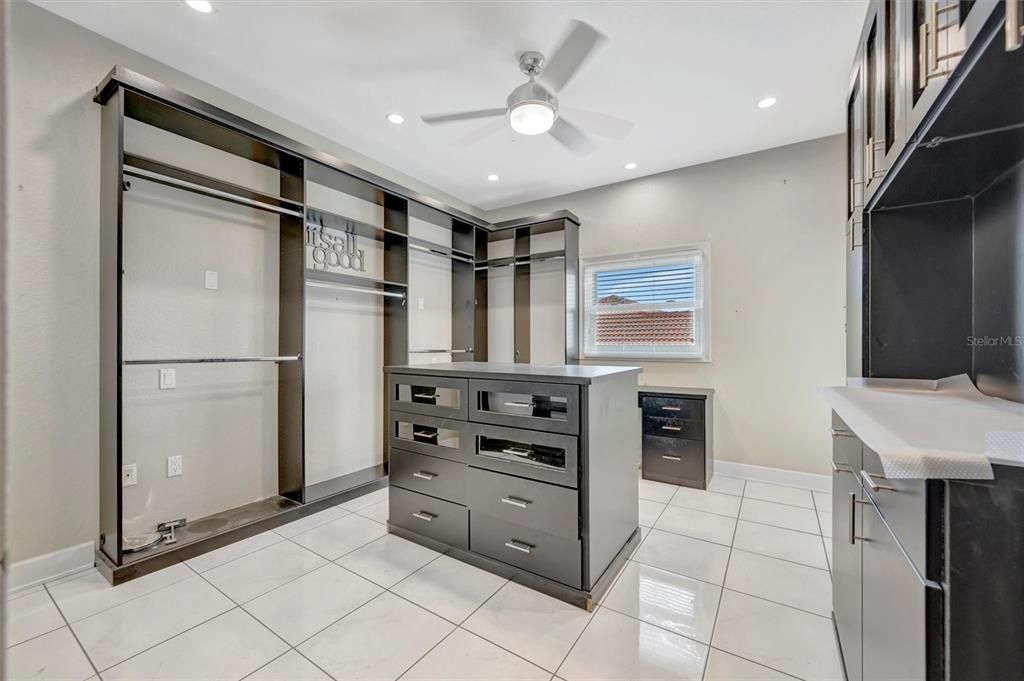 出租: $10,000 (6 贝兹, 5 浴室, 4676 平方英尺)