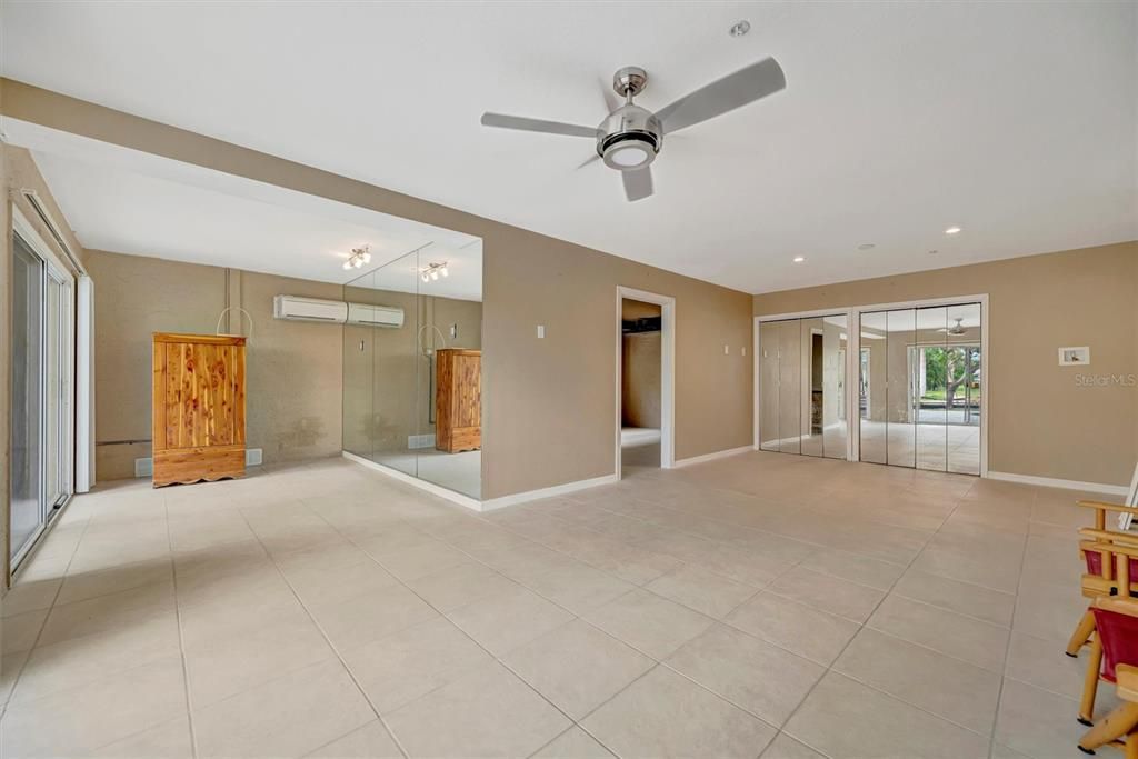 出租: $10,000 (6 贝兹, 5 浴室, 4676 平方英尺)