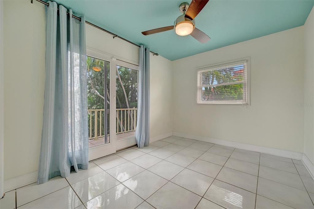 出租: $10,000 (6 贝兹, 5 浴室, 4676 平方英尺)