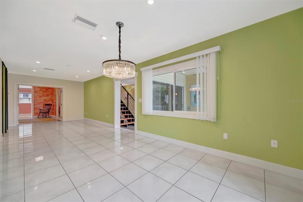 出租: $10,000 (6 贝兹, 5 浴室, 4676 平方英尺)