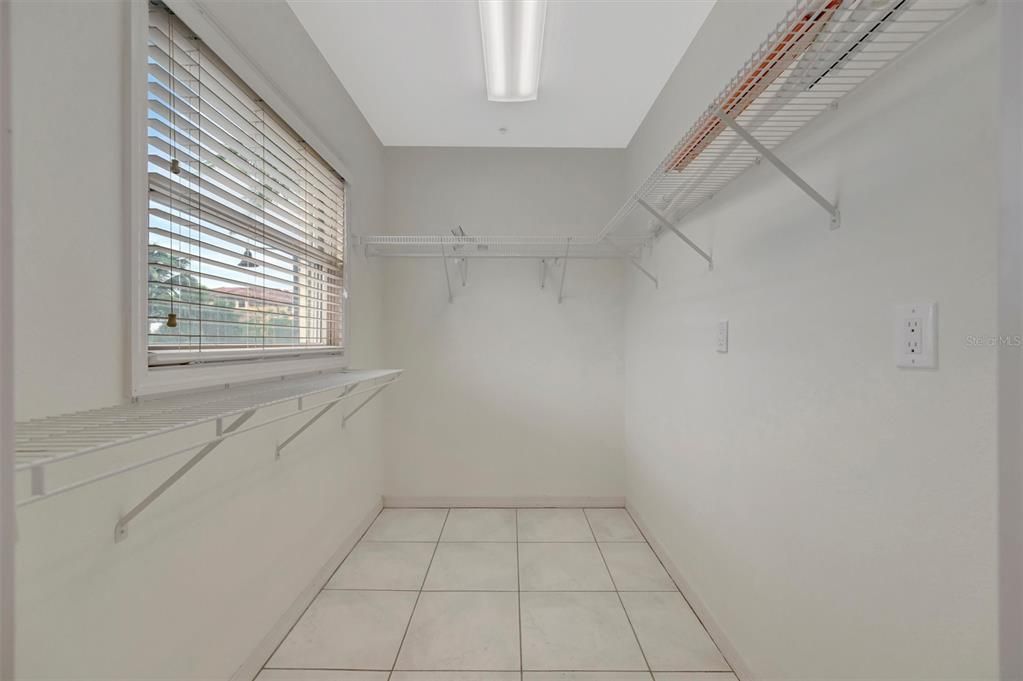 出租: $10,000 (6 贝兹, 5 浴室, 4676 平方英尺)