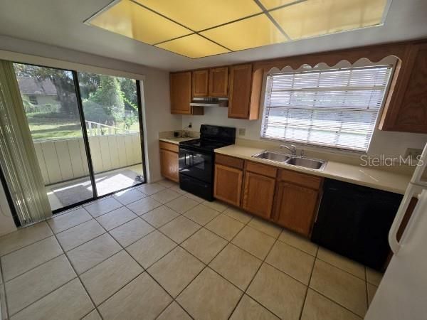 For Rent: $2,450 (4 beds, 2 baths, 1571 Square Feet)