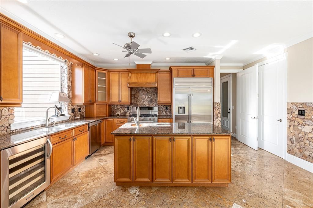 На продажу: $1,695,000 (4 спален, 5 ванн, 4559 Квадратных фут)