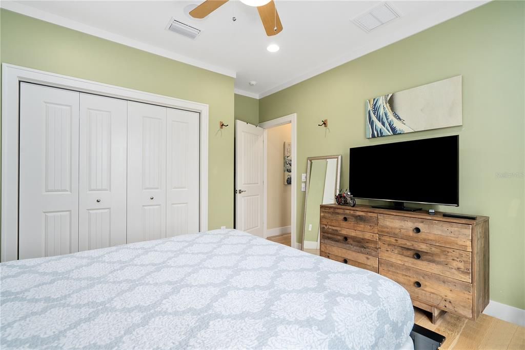 合同活跃: $4,000,000 (4 贝兹, 3 浴室, 2790 平方英尺)