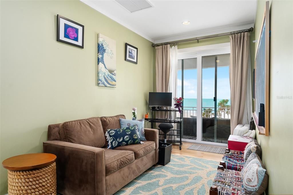 合同活跃: $4,000,000 (4 贝兹, 3 浴室, 2790 平方英尺)