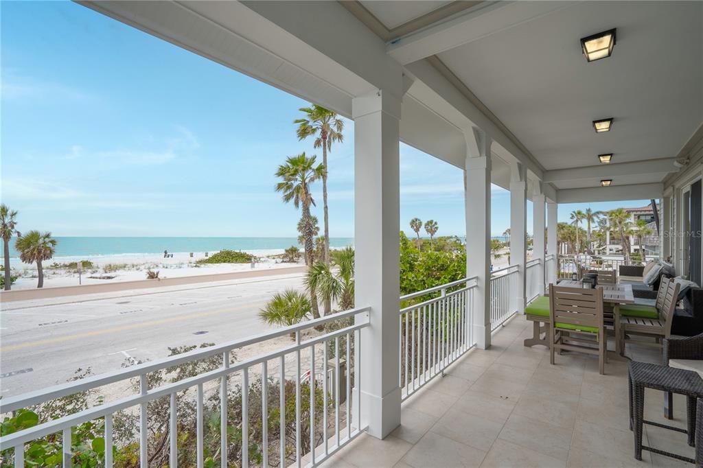 合同活跃: $4,000,000 (4 贝兹, 3 浴室, 2790 平方英尺)