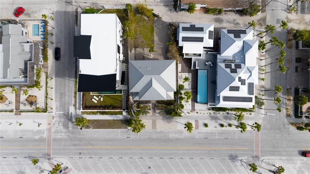 合同活跃: $4,000,000 (4 贝兹, 3 浴室, 2790 平方英尺)