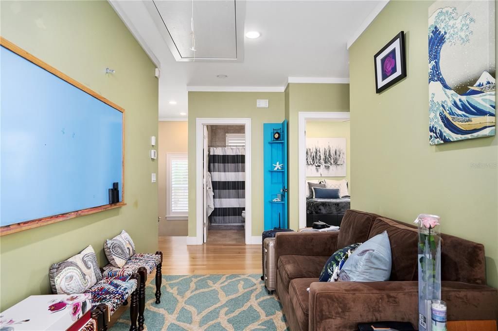 合同活跃: $4,000,000 (4 贝兹, 3 浴室, 2790 平方英尺)