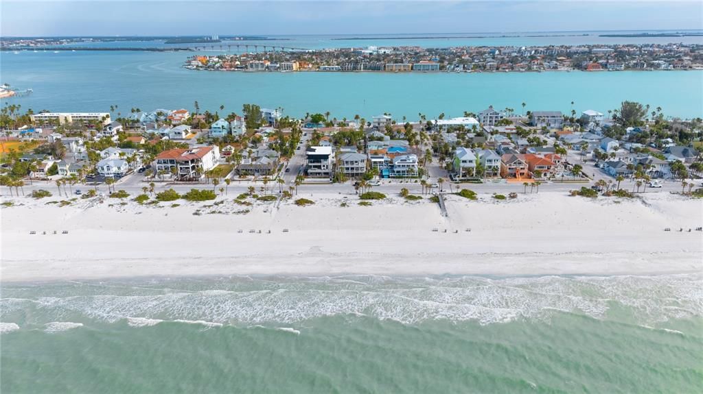 合同活跃: $4,000,000 (4 贝兹, 3 浴室, 2790 平方英尺)