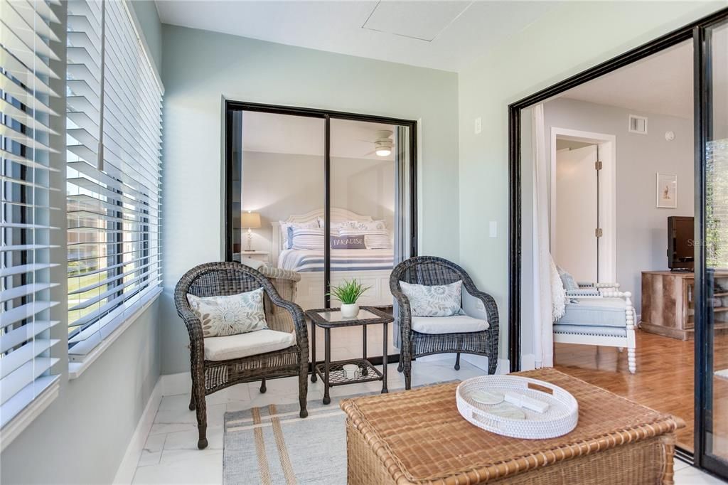 For Sale: $249,000 (2 beds, 2 baths, 912 Square Feet)