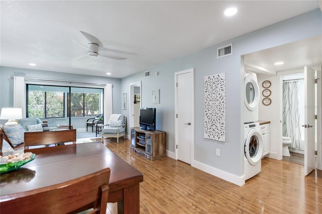 For Sale: $249,000 (2 beds, 2 baths, 912 Square Feet)