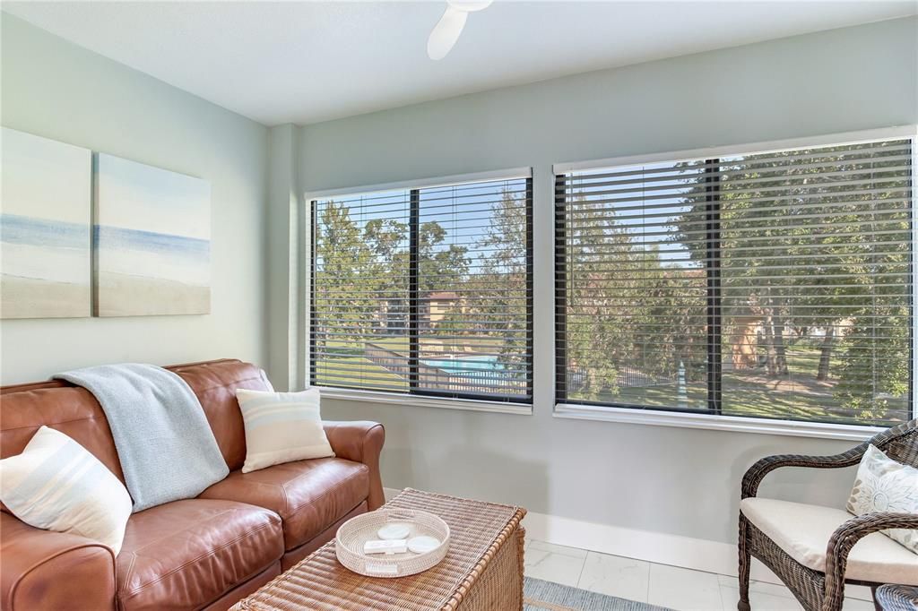 For Sale: $249,000 (2 beds, 2 baths, 912 Square Feet)