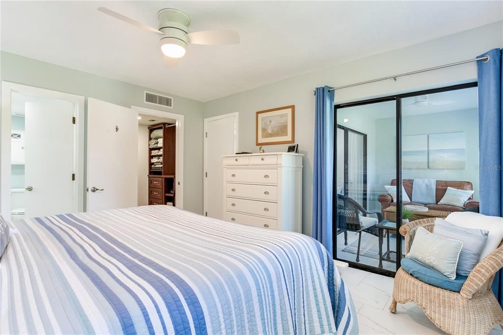 For Sale: $249,000 (2 beds, 2 baths, 912 Square Feet)