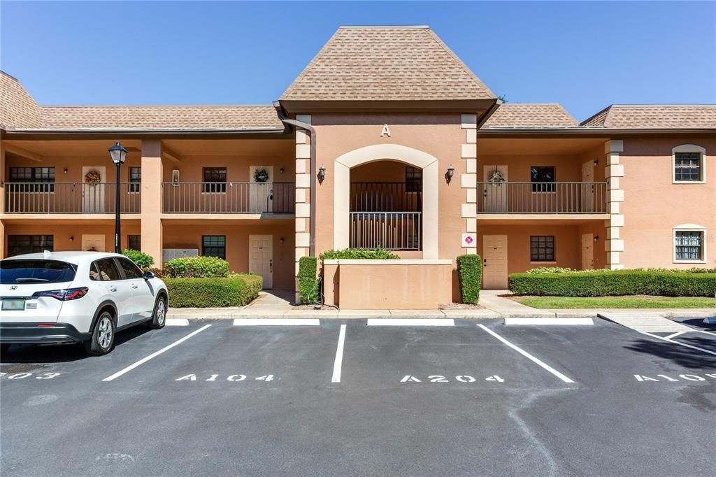 For Sale: $249,000 (2 beds, 2 baths, 912 Square Feet)