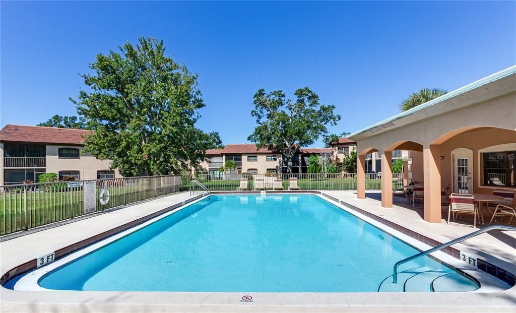 For Sale: $249,000 (2 beds, 2 baths, 912 Square Feet)