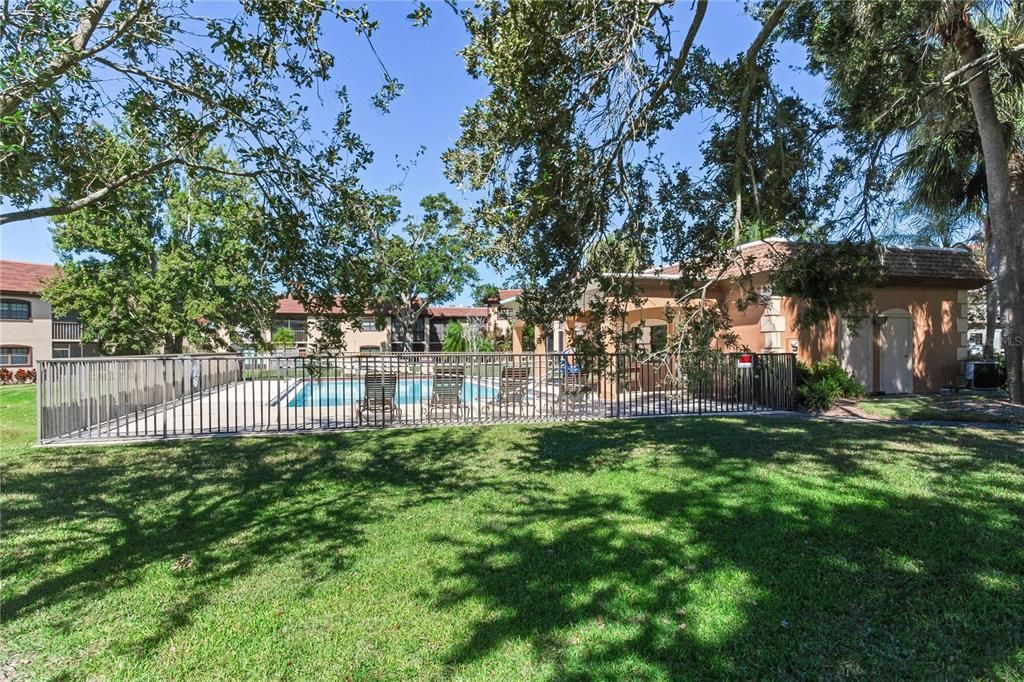 For Sale: $249,000 (2 beds, 2 baths, 912 Square Feet)