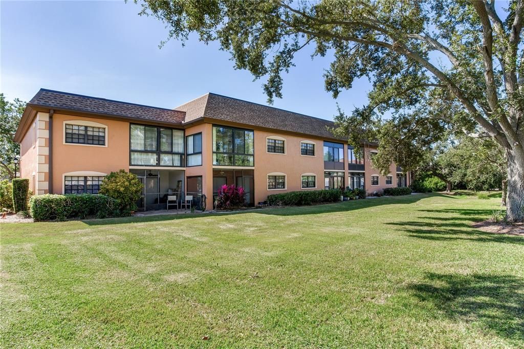 For Sale: $249,000 (2 beds, 2 baths, 912 Square Feet)