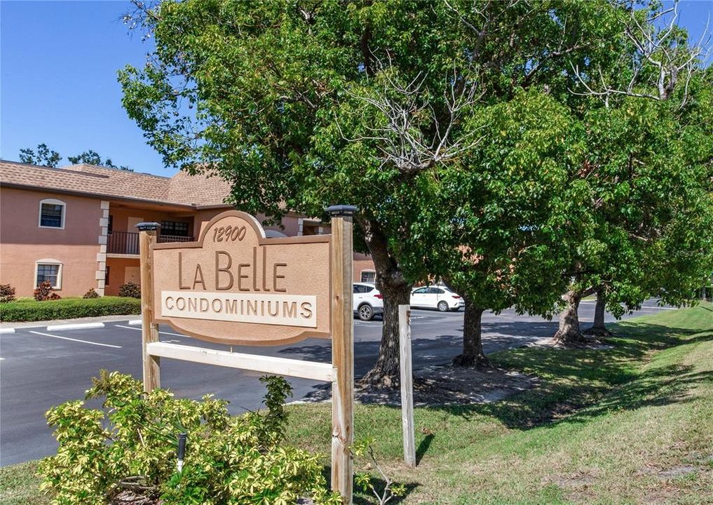 For Sale: $249,000 (2 beds, 2 baths, 912 Square Feet)