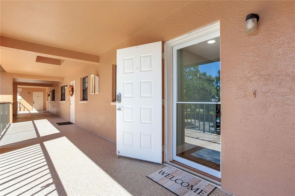 For Sale: $249,000 (2 beds, 2 baths, 912 Square Feet)