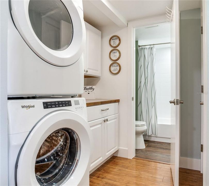 For Sale: $249,000 (2 beds, 2 baths, 912 Square Feet)