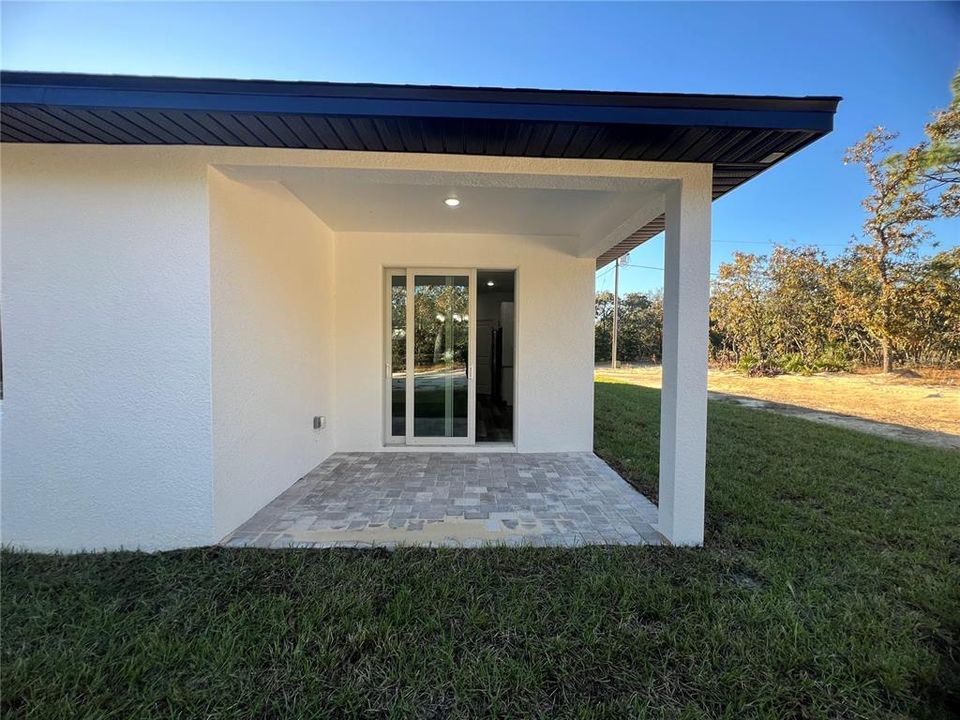 For Rent: $2,250 (4 beds, 2 baths, 1846 Square Feet)