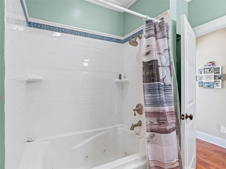 En Venta: $1,095,000 (3 camas, 2 baños, 2087 Pies cuadrados)