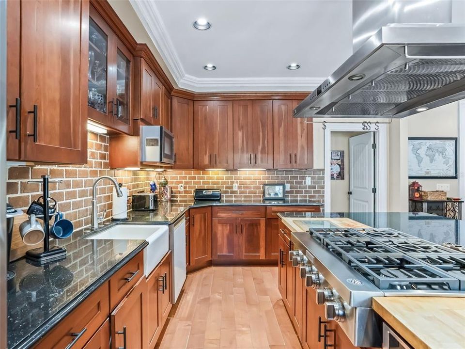 En Venta: $1,095,000 (3 camas, 2 baños, 2087 Pies cuadrados)