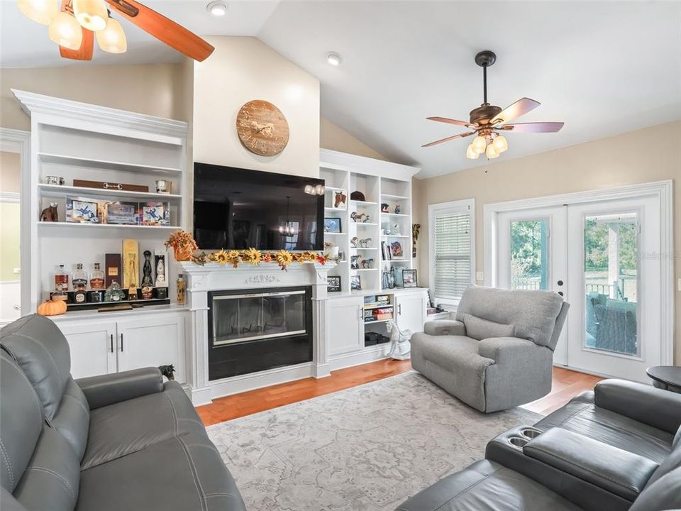 En Venta: $1,095,000 (3 camas, 2 baños, 2087 Pies cuadrados)