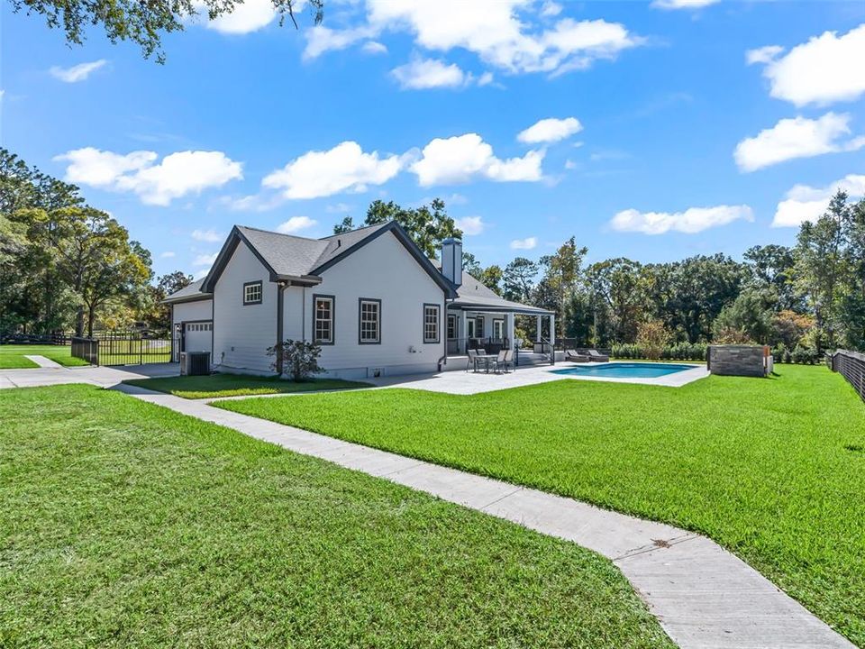 En Venta: $1,095,000 (3 camas, 2 baños, 2087 Pies cuadrados)