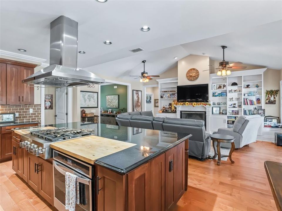 En Venta: $1,095,000 (3 camas, 2 baños, 2087 Pies cuadrados)