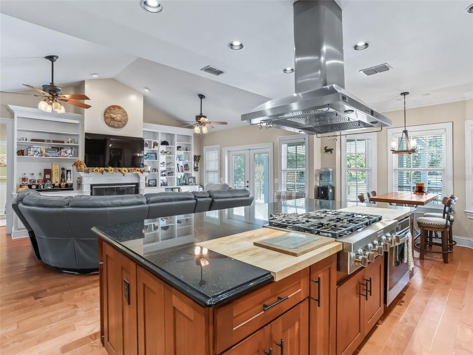 En Venta: $1,095,000 (3 camas, 2 baños, 2087 Pies cuadrados)