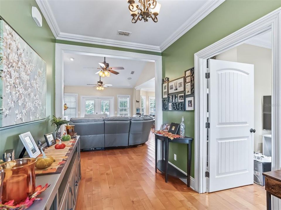 En Venta: $1,095,000 (3 camas, 2 baños, 2087 Pies cuadrados)