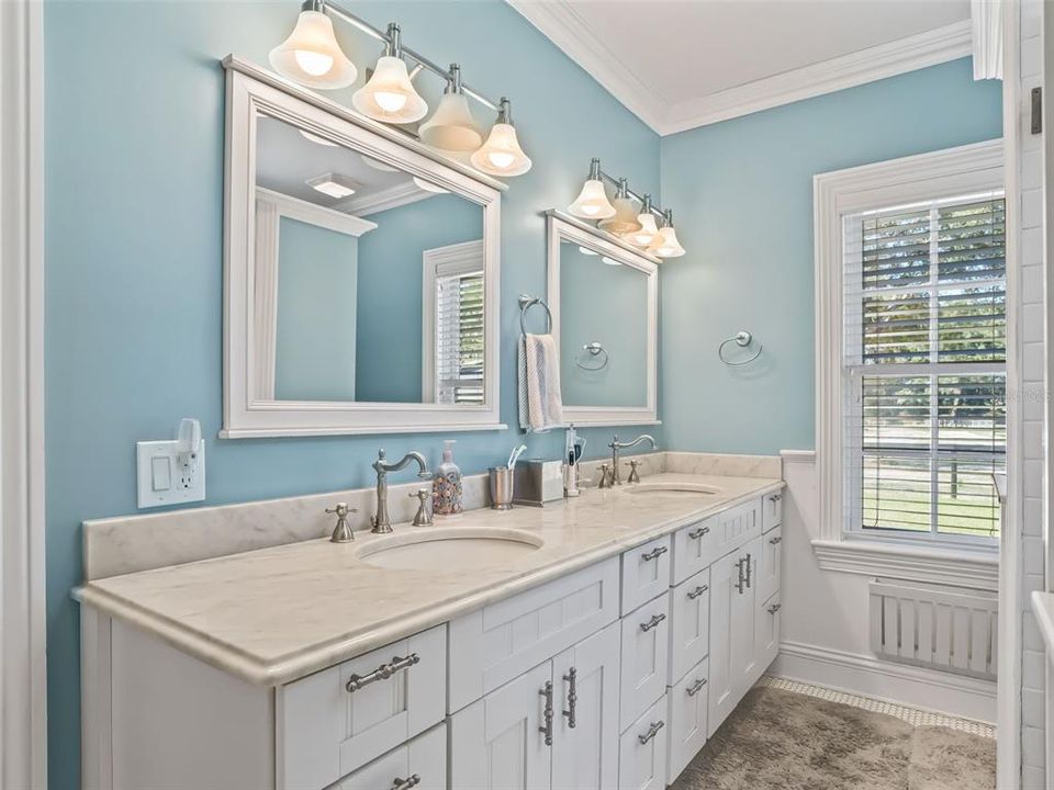 En Venta: $1,095,000 (3 camas, 2 baños, 2087 Pies cuadrados)