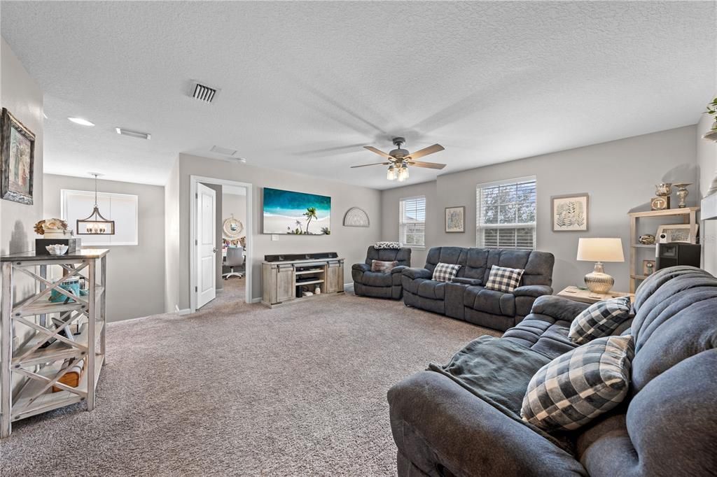 Active With Contract: $485,000 (4 beds, 2 baths, 2721 Square Feet)