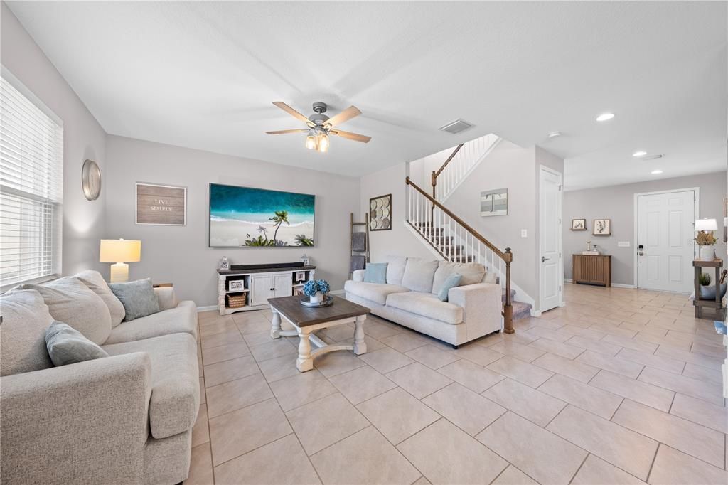 Active With Contract: $485,000 (4 beds, 2 baths, 2721 Square Feet)